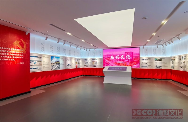 革命遺址紅色展館設(shè)計中如何平衡展覽的深度和時間的控制？